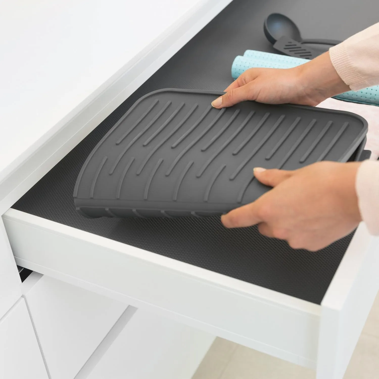 Brabantia Sinkside Silicone Dish Pot Drying Mat (Dark Gray) Soft, Non-Slip Kitchen Counter Sink Top Drainer for Dishwashing