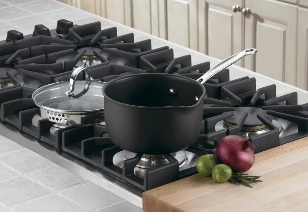 Cuisinart Chef's Classic Nonstick Hard-Anodized 2-Quart Cook and Pour Saucepan