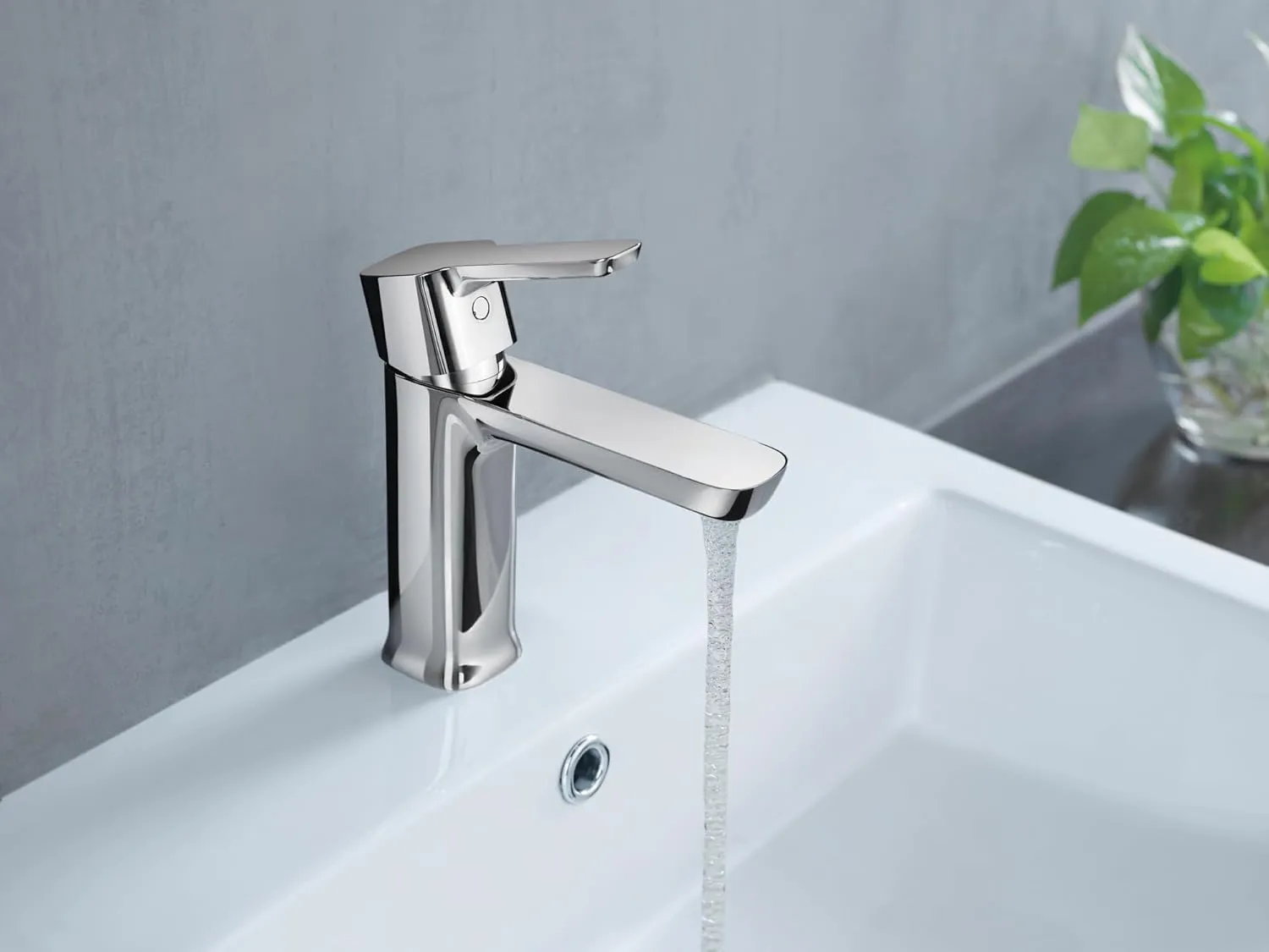 Delta Faucet Modern Single Hole Bathroom Faucet, Single Handle Bathroom Faucet Chrome, Bathroom Sink Faucet, 1 Hole Bathroom Faucet, Push Pop-Up Drain Assembly, 1.0 GPM, Chrome 581LF-GPM-PP