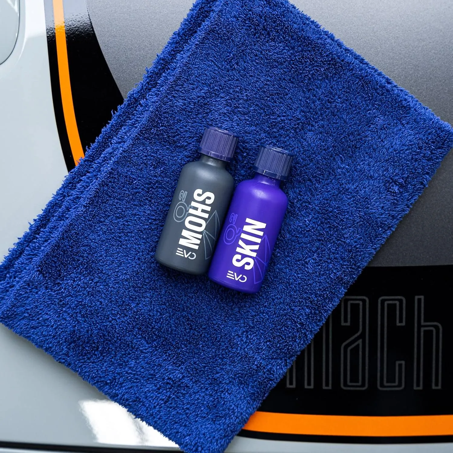 GYEON Q² Syncro EVO Light Box 50ml 5yr Coating System - Long-Lasting Performance - Ultimate Protection - Hydrophobic Ultra Hard 9H Ceramic Car Coating - Self Cleaning - Advanced Ceramic Technology