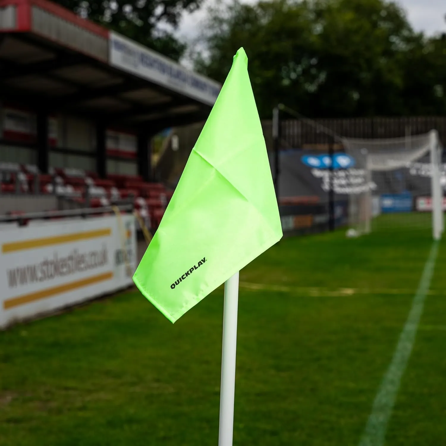 QUICKPLAY Foldable Corner Flag & Poles - Set of 4 | Flag Colour Options Available - Red, Blue, Green, Yellow & Orange | Screw Connected Foldable Design | Base Options for Grass or Astro (Green, Detachable Spikes)