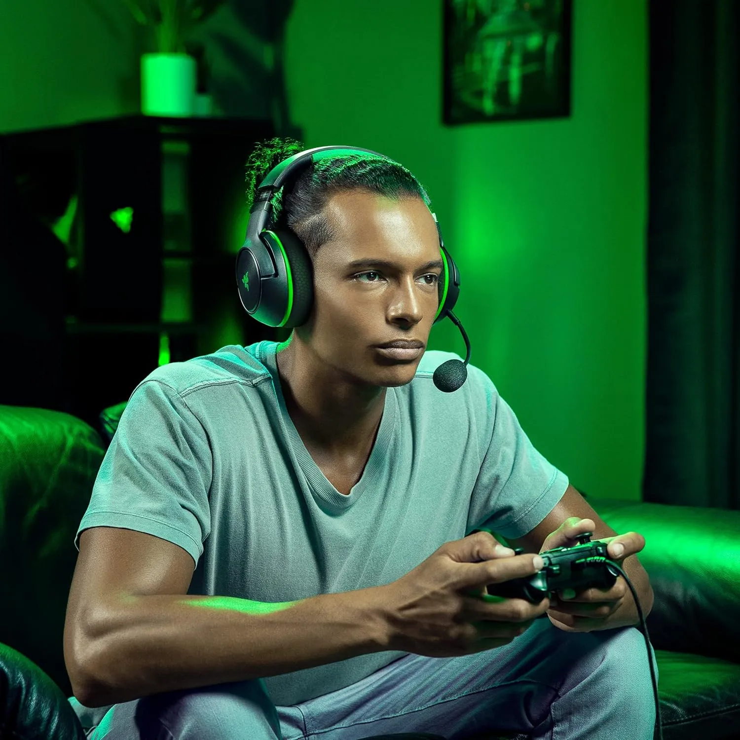 Razer Kaira HyperSpeed Wireless Gaming Headset for Xbox Series X|S, Xbox One, PC: TriForce 50mm Drivers - HyperClear Cardioid Mic - Low Latency Bluetooth - Up to 30 Hour Battery Life - Black