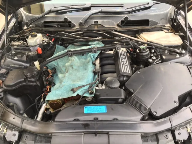 S2734 3' E90 Sedan 330i N52 AUTO 2005/06