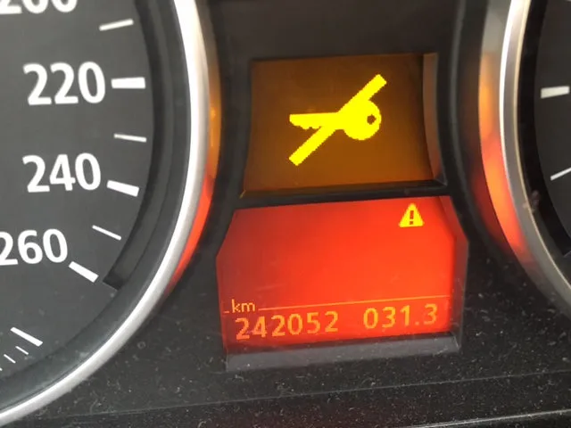 S2734 3' E90 Sedan 330i N52 AUTO 2005/06