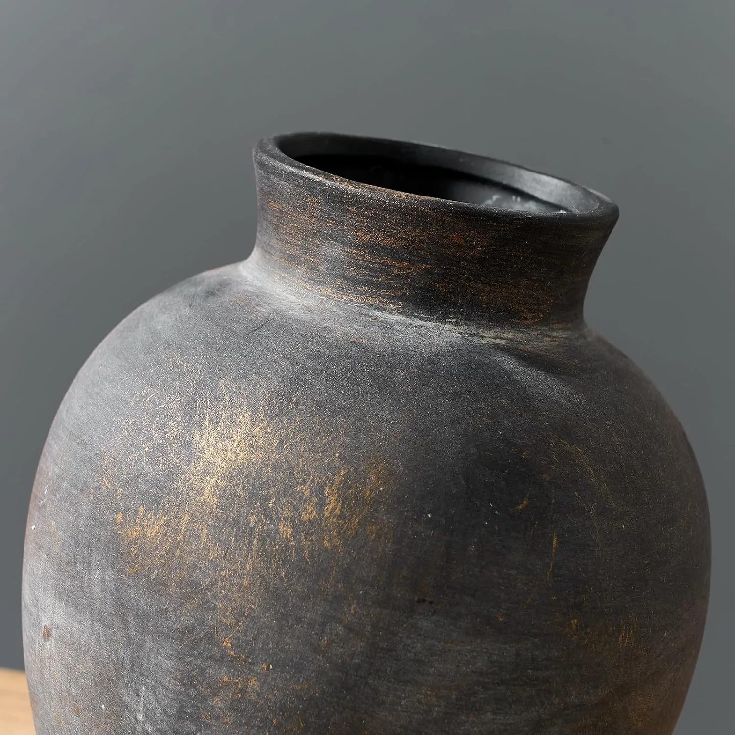 SIDUCAL Ceramic Decorative Flower Vase | 6 Inch Pottery Rustic Farmhouse | Boho | Terracotta Vase for Home Decor, Table, Living Room, Bathroom, Shelf, Mantel Decoration, Bronze