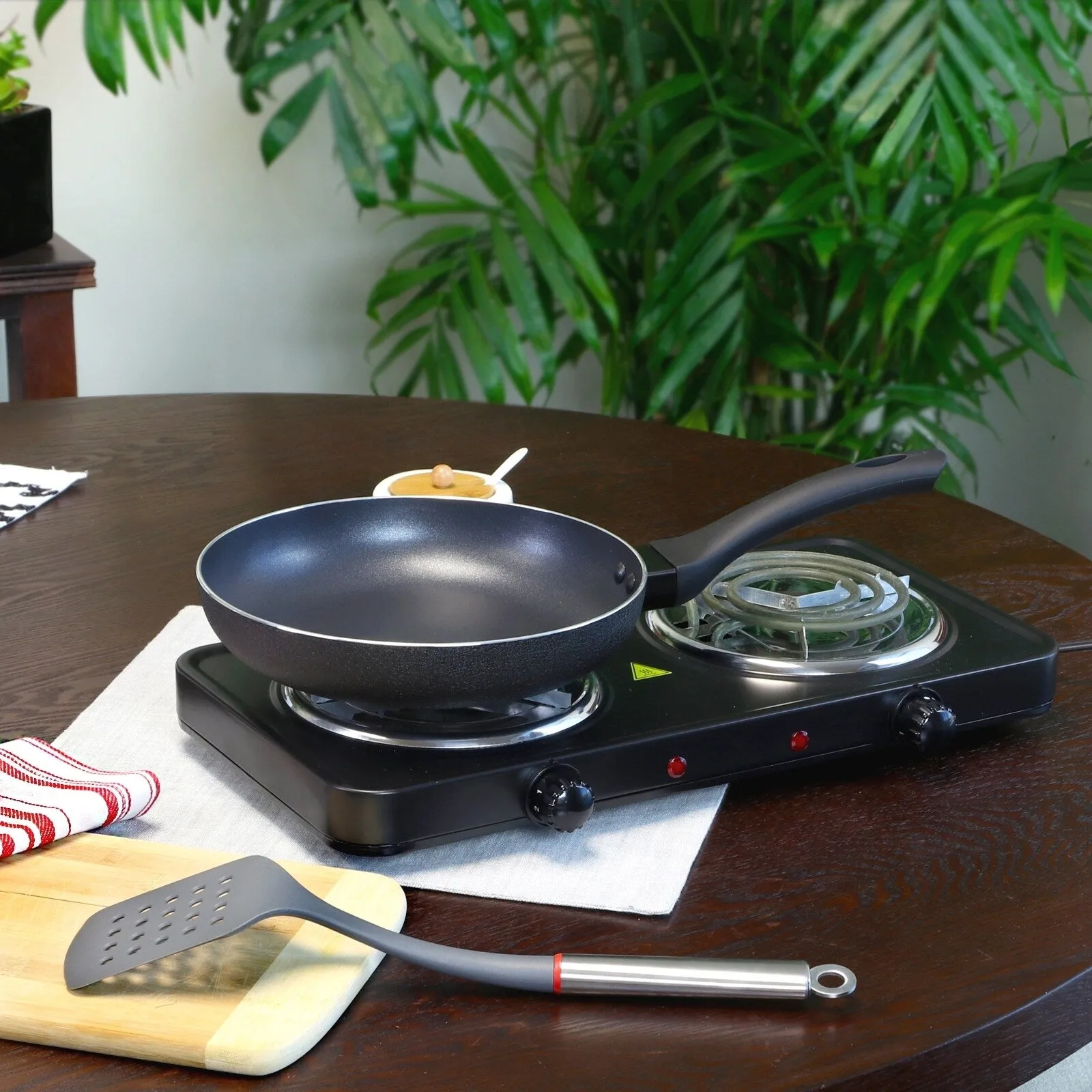 Torrington 9.5 inch Aluminum Nonstick Frying Pan in Black